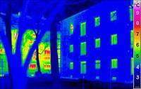 A themal image of a Passivhaus shows it gives off almost no heat.